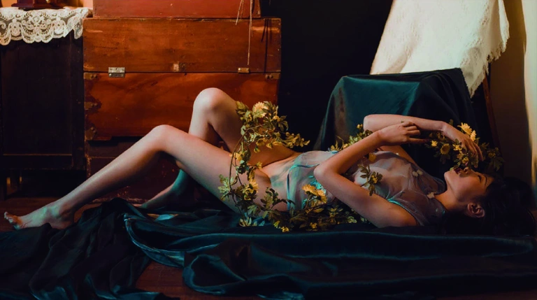 奈汐酱nice《小雏菊》写真图集 18P｜在线预览与图包下载