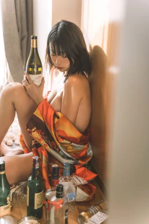 奈汐酱nice《消愁》写真图集 15P｜在线预览与图包下载