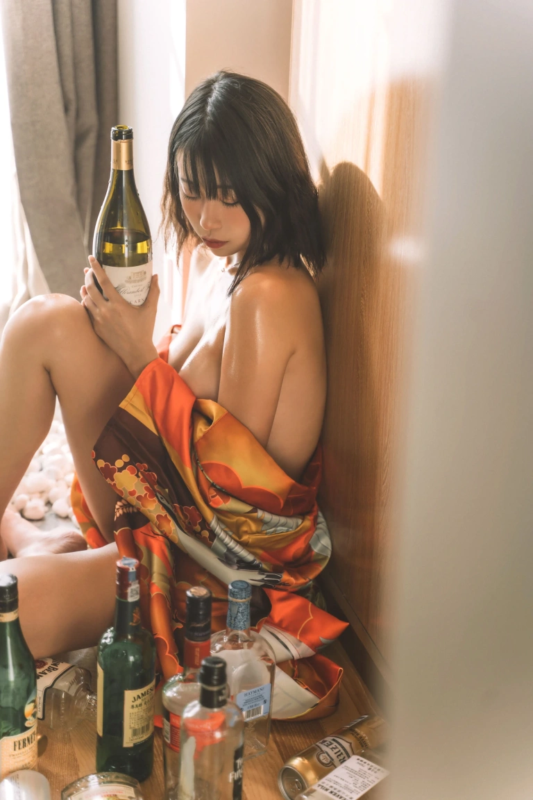 奈汐酱nice《消愁》写真图集 15P｜在线预览与图包下载