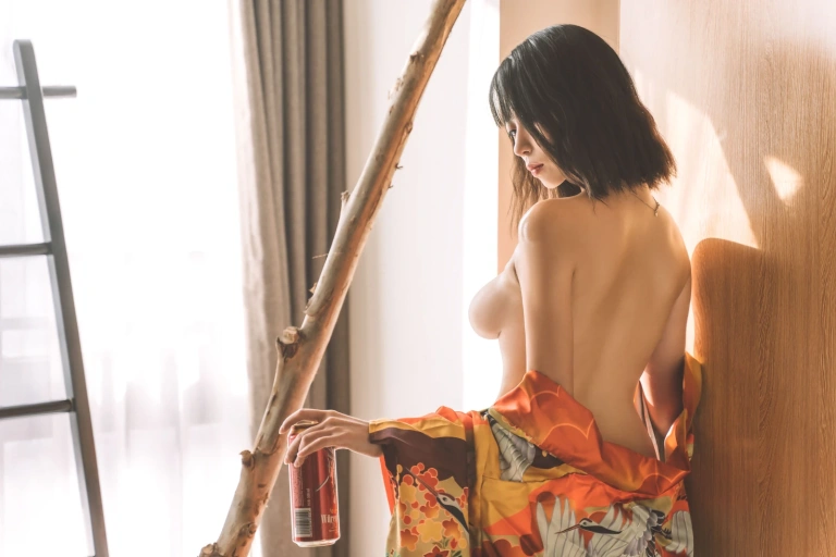 奈汐酱nice《消愁》写真图集 15P｜在线预览与图包下载