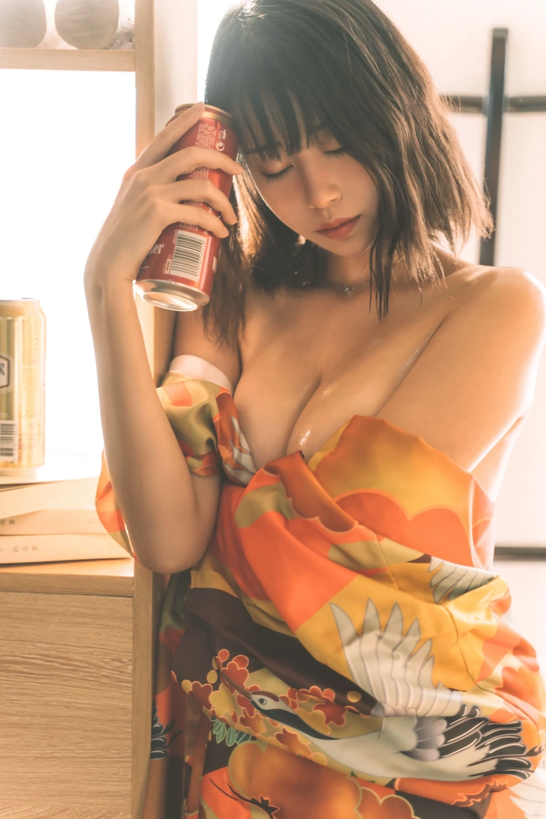 奈汐酱nice《消愁》写真图集 15P｜在线预览与图包下载