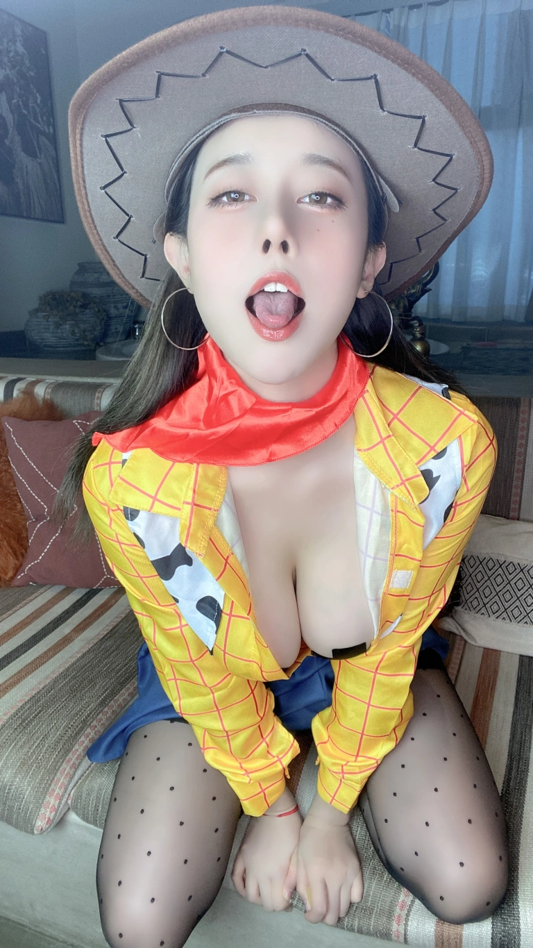 奈汐酱nice《25号自拍本 胡迪》写真图集 55P+1V｜在线预览与图包下载