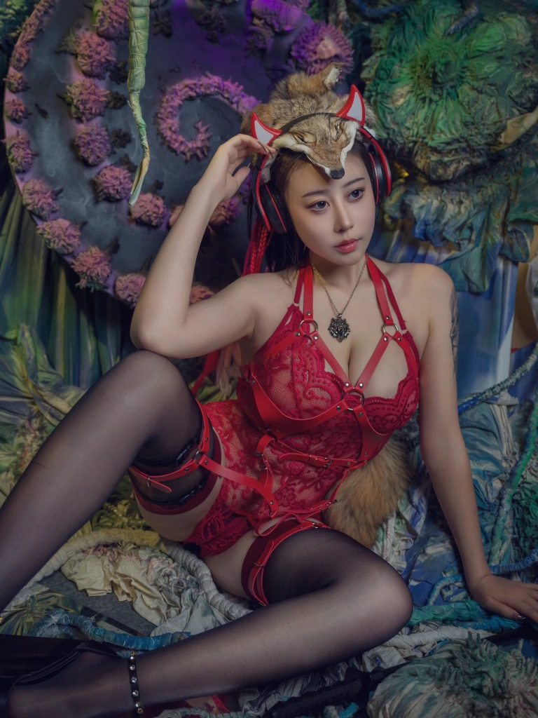 奈汐酱nice《猎狼女》写真图集 47P+1V｜在线预览与图包下载