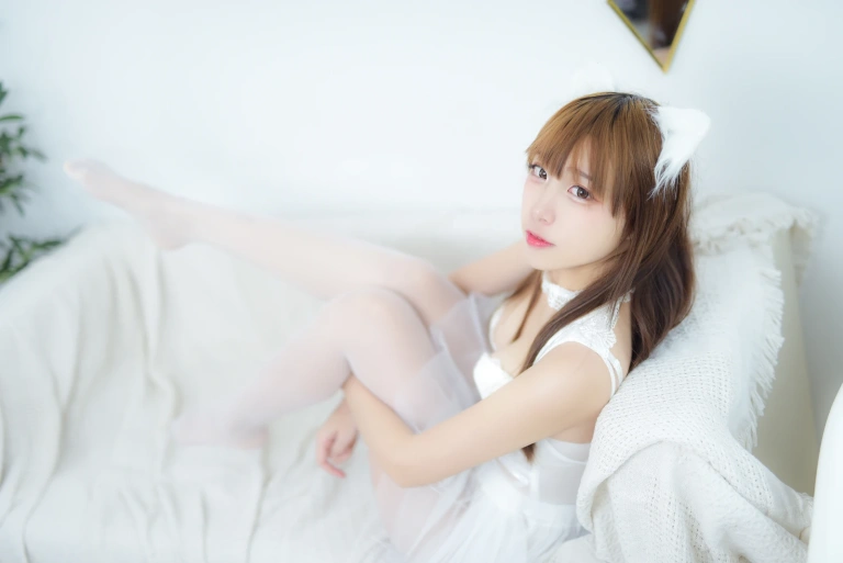 二佐Nisa《私房白婚纱》写真图集 28P｜在线预览与图包下载