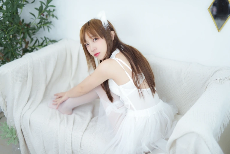 二佐Nisa《私房白婚纱》写真图集 28P｜在线预览与图包下载