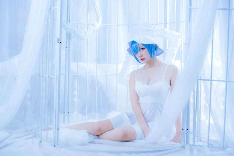 二佐Nisa《蕾姆2号本 蕾姆白裙》写真图集 27P｜在线预览与图包下载