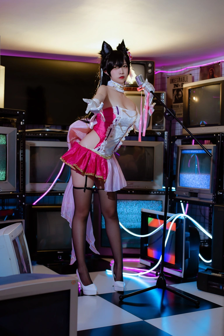 二佐Nisa《犬之眷 碧蓝爱宕打歌服》写真图集 14P｜在线预览与图包下载