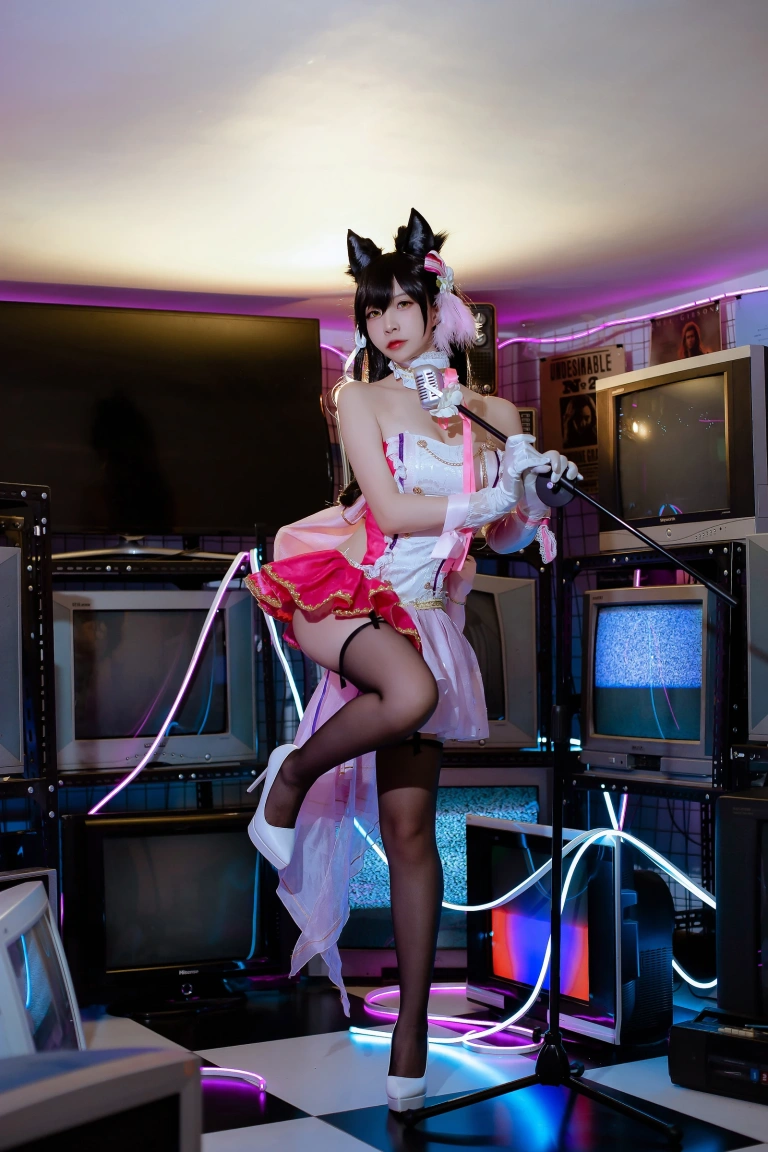 二佐Nisa《犬之眷 碧蓝爱宕打歌服》写真图集 14P｜在线预览与图包下载