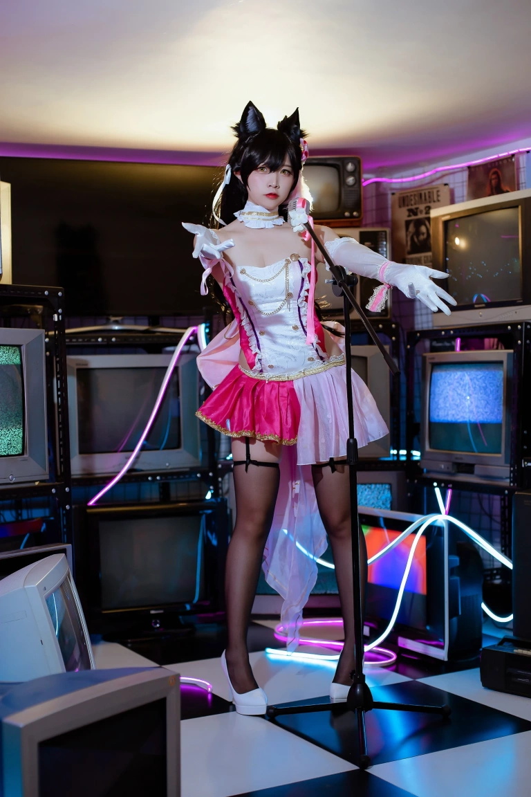 二佐Nisa《犬之眷 碧蓝爱宕打歌服》写真图集 14P｜在线预览与图包下载