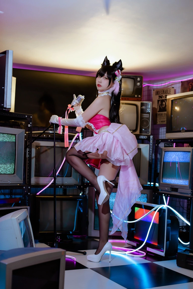 二佐Nisa《犬之眷 碧蓝爱宕打歌服》写真图集 14P｜在线预览与图包下载