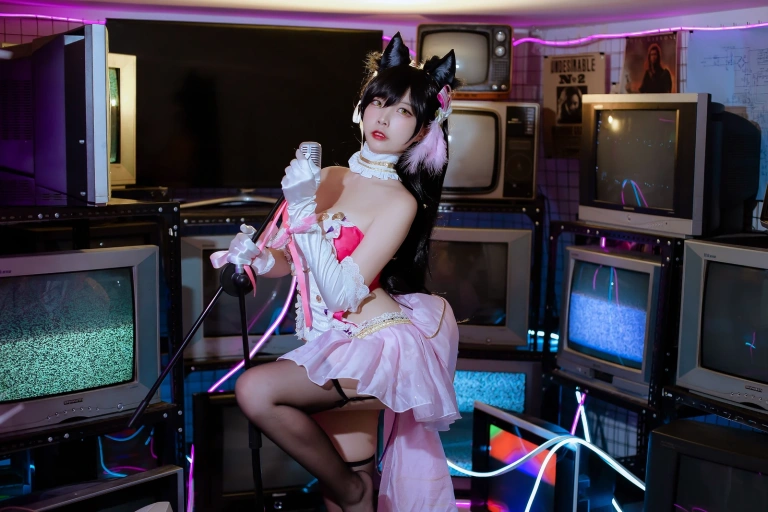二佐Nisa《犬之眷 碧蓝爱宕打歌服》写真图集 14P｜在线预览与图包下载