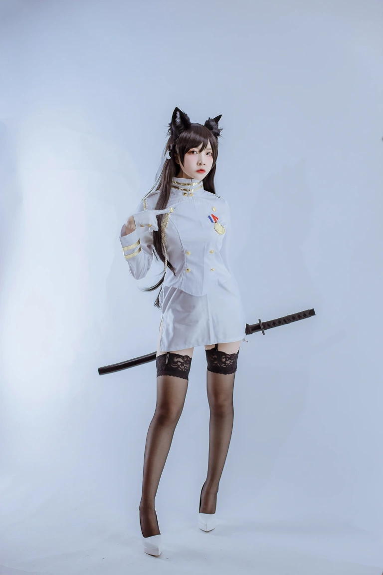 二佐Nisa《犬之眷 碧蓝爱宕军装》写真图集 15P｜在线预览与图包下载