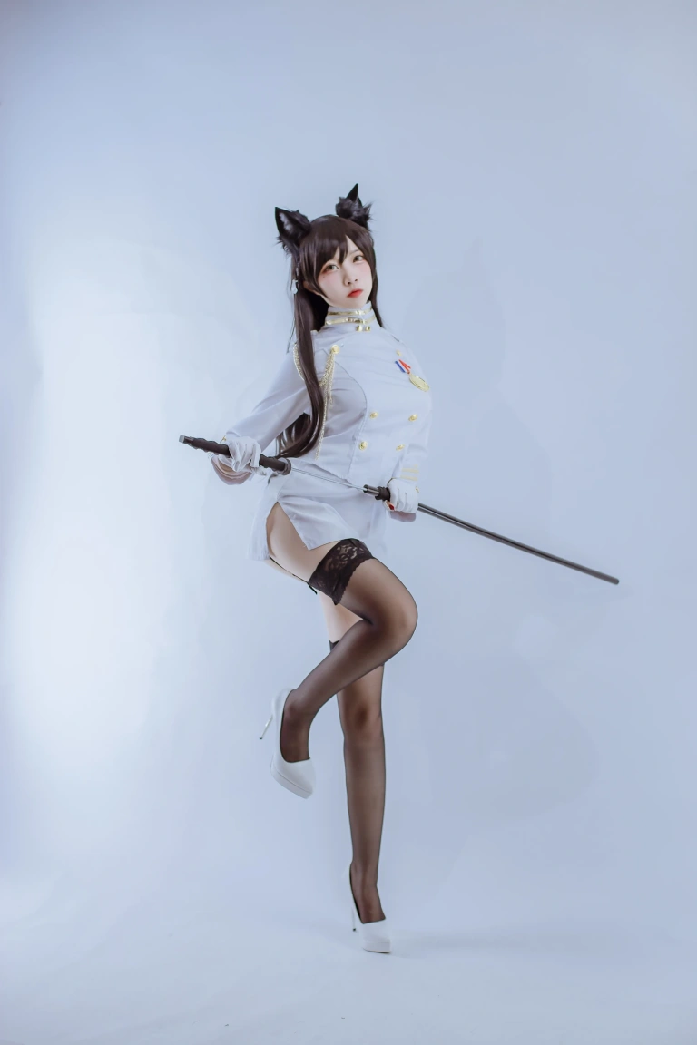 二佐Nisa《犬之眷 碧蓝爱宕军装》写真图集 15P｜在线预览与图包下载
