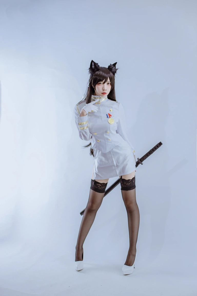 二佐Nisa《犬之眷 碧蓝爱宕军装》写真图集 15P｜在线预览与图包下载