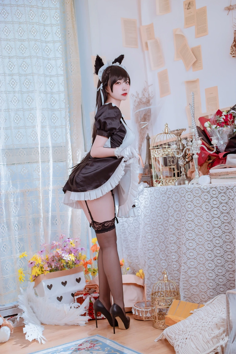 二佐Nisa《犬之眷 碧蓝爱宕女仆》写真图集 19P｜在线预览与图包下载