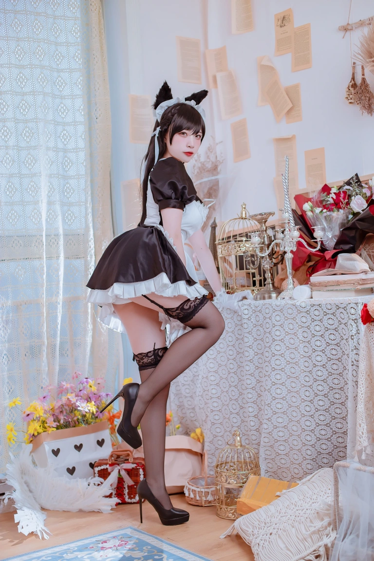二佐Nisa《犬之眷 碧蓝爱宕女仆》写真图集 19P｜在线预览与图包下载