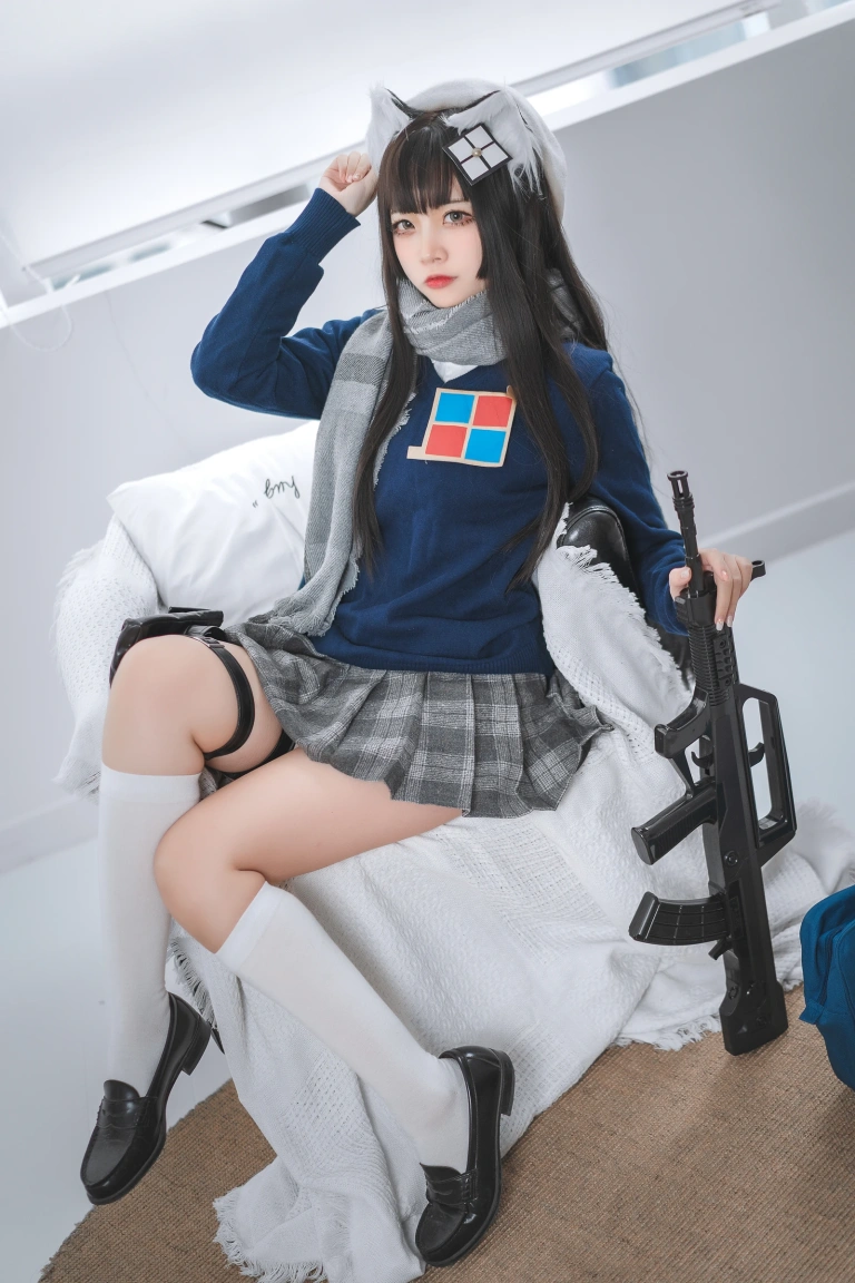 二佐Nisa《2020.11月铁粉福利 少前95式JK》写真图集 13P｜在线预览与图包下载