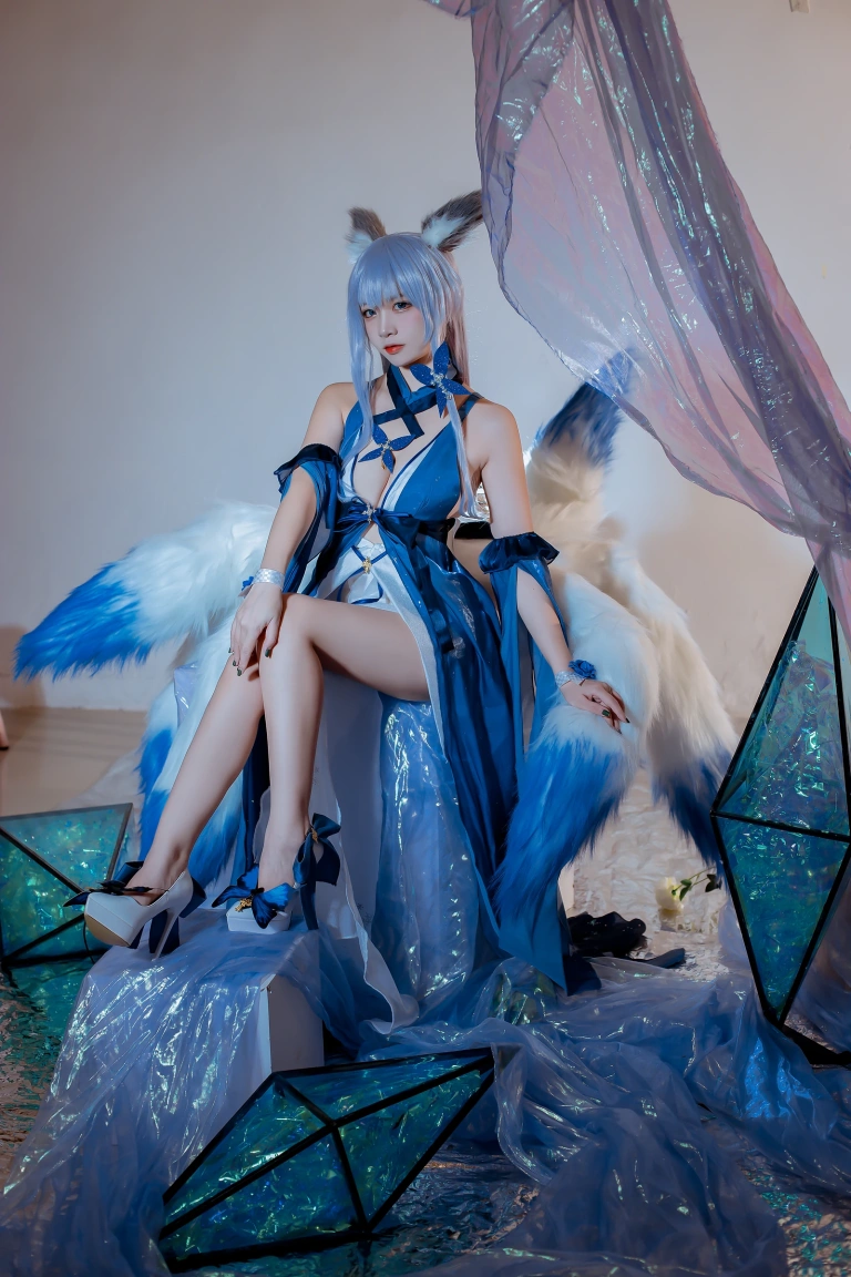 二佐Nisa《2020.12月铁粉福利 碧蓝信浓礼服》写真图集 12P｜在线预览与图包下载