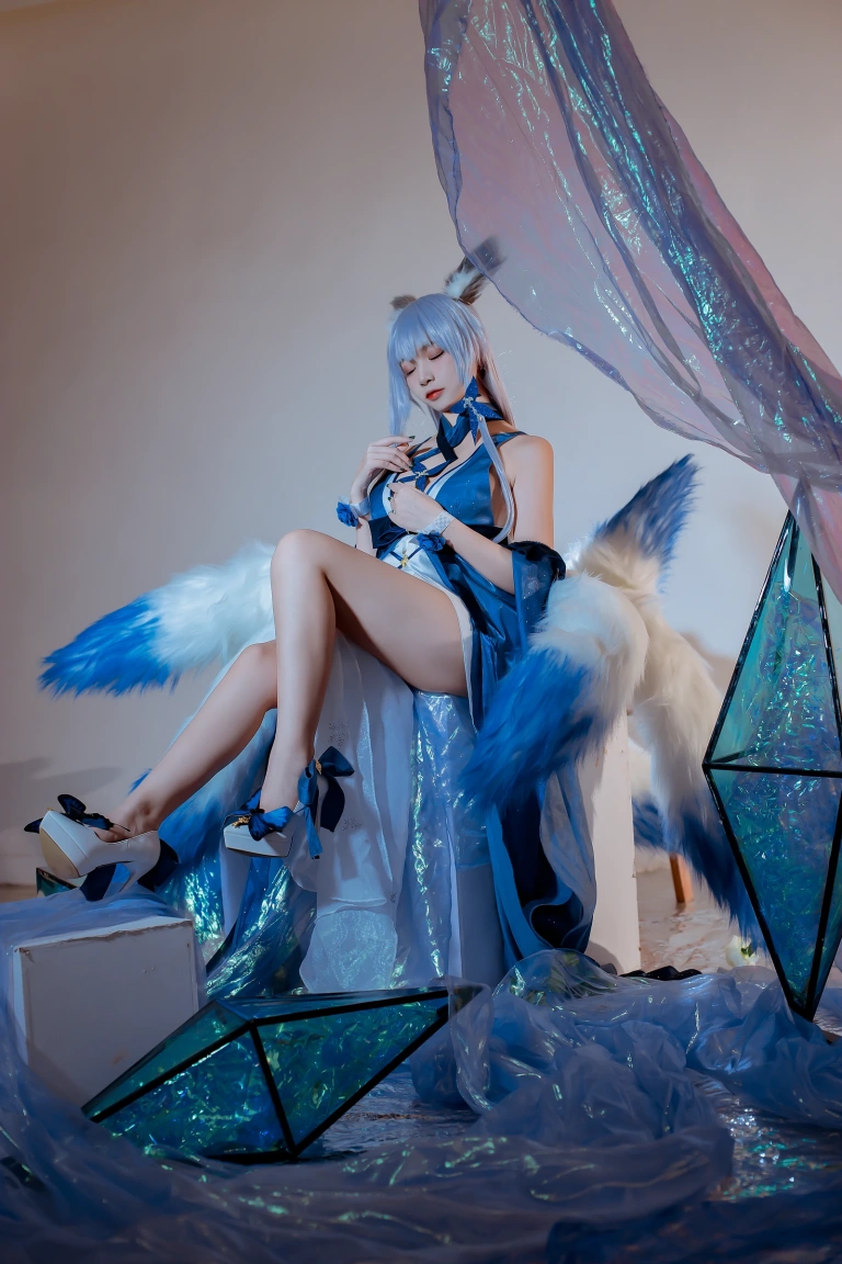 二佐Nisa《2020.12月铁粉福利 碧蓝信浓礼服》写真图集 12P｜在线预览与图包下载
