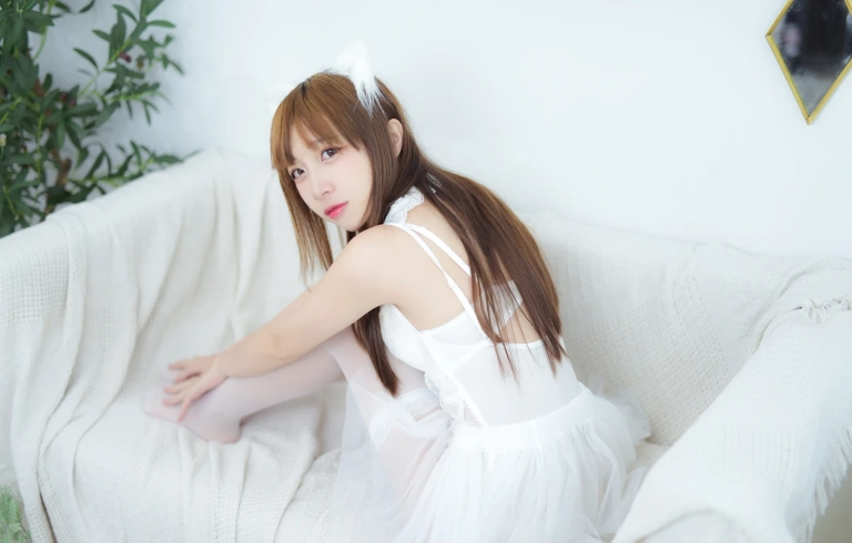 二佐Nisa《白婚纱》写真图集 28P｜在线预览与图包下载