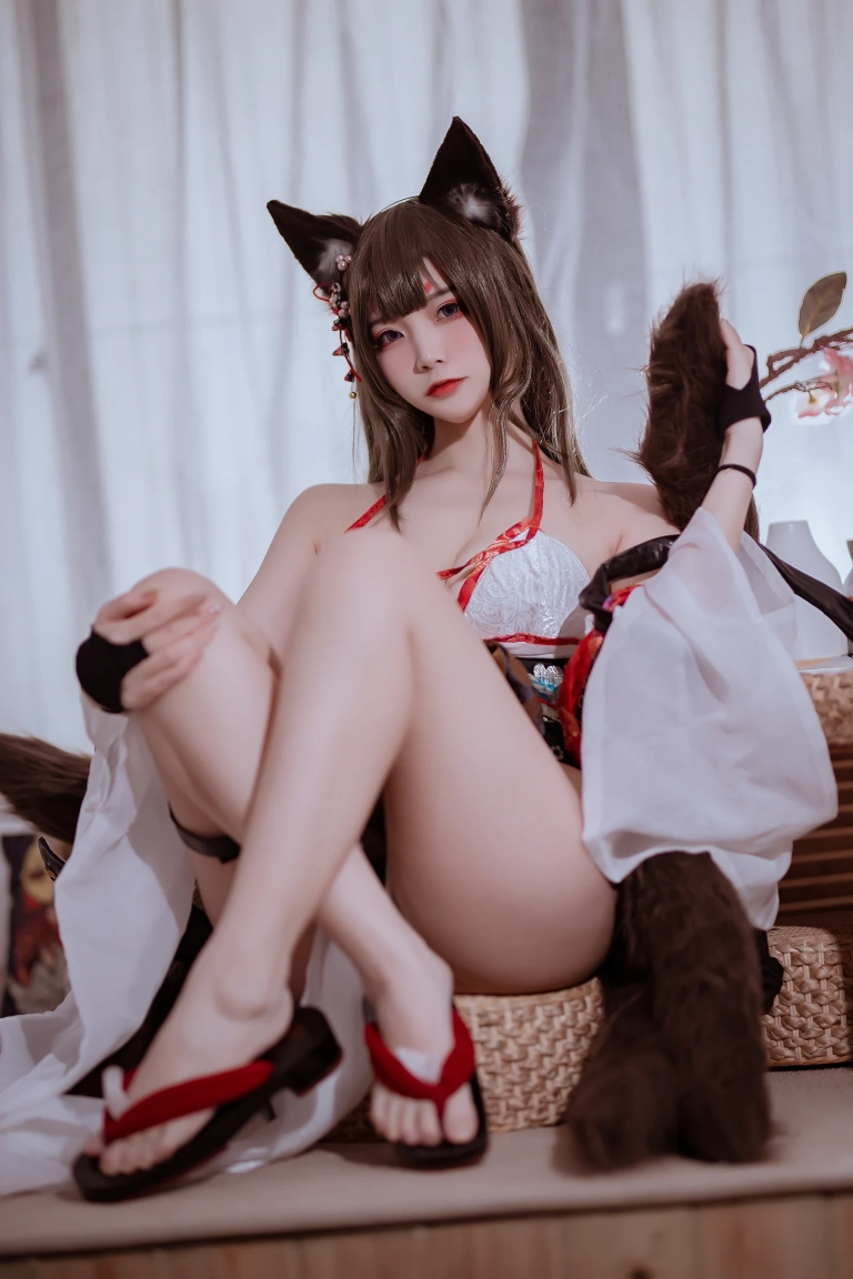 二佐Nisa《碧蓝航线 天城泳装》写真图集 20P｜在线预览与图包下载