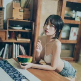 二佐Nisa《私房西瓜比基尼》写真图集 50P｜在线预览与图包下载