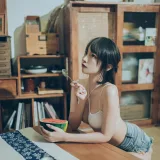 二佐Nisa《私房西瓜比基尼》写真图集 50P｜在线预览与图包下载