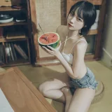 二佐Nisa《私房西瓜比基尼》写真图集 50P｜在线预览与图包下载