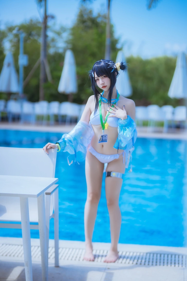 二佐Nisa《泰拉夏日纪事 明日方舟 羽毛笔泳装》写真图集 25P｜在线预览与图包下载