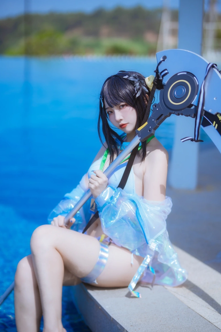 二佐Nisa《泰拉夏日纪事 明日方舟 羽毛笔泳装》写真图集 25P｜在线预览与图包下载
