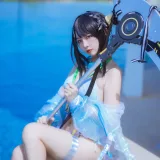 二佐Nisa《泰拉夏日纪事 明日方舟 羽毛笔泳装》写真图集 25P｜在线预览与图包下载