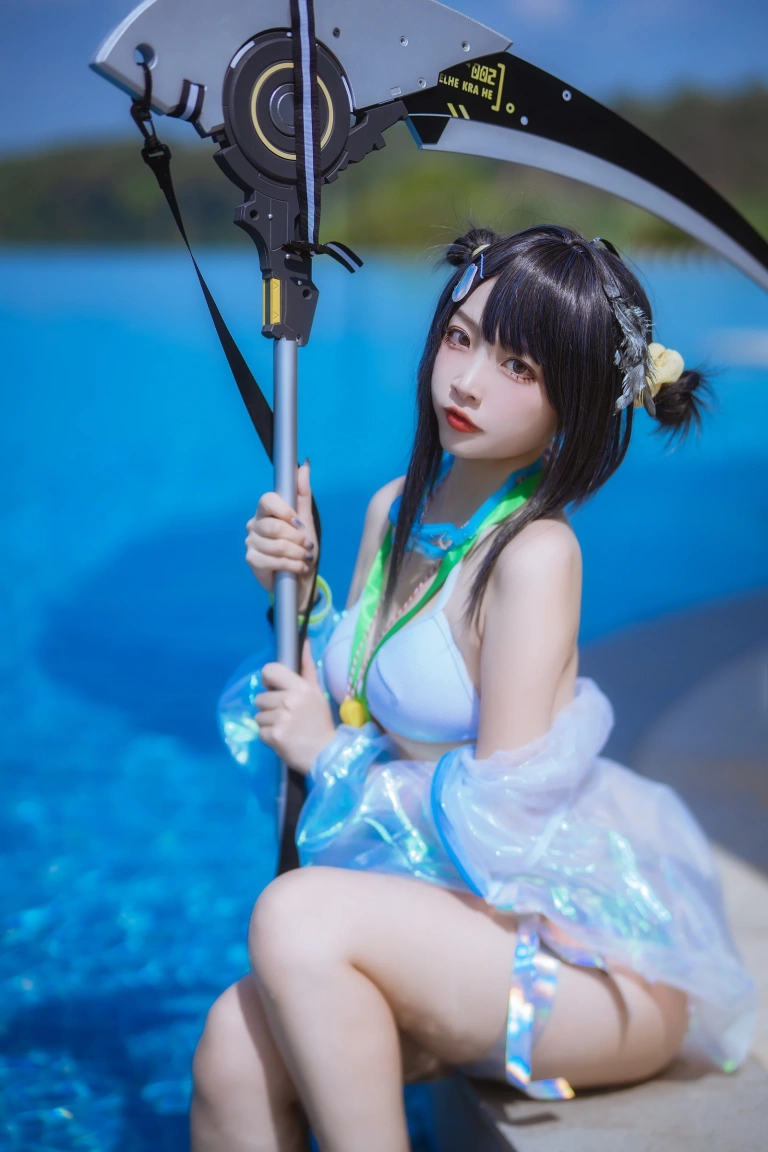二佐Nisa《泰拉夏日纪事 明日方舟 羽毛笔泳装》写真图集 25P｜在线预览与图包下载