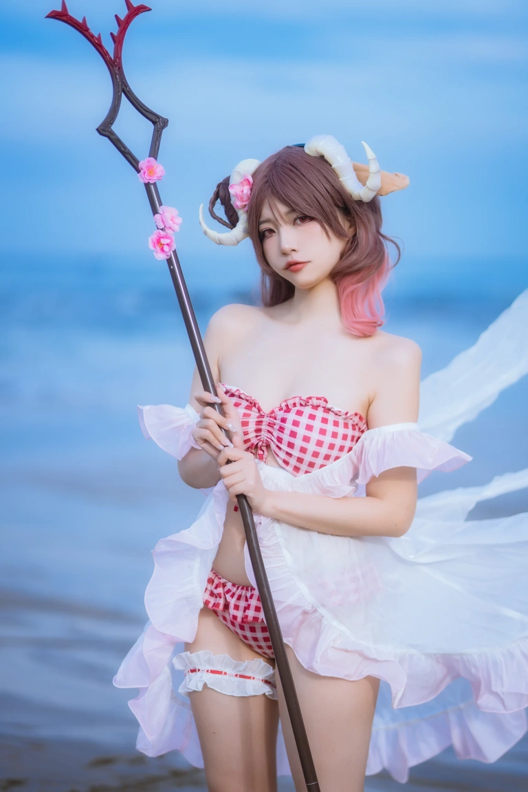 二佐Nisa《泰拉夏日纪事 明日方舟 艾雅法拉泳装》写真图集 34P｜在线预览与图包下载
