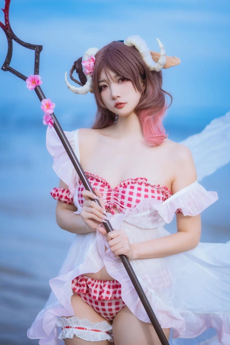 二佐Nisa《泰拉夏日纪事 明日方舟 艾雅法拉泳装》写真图集 34P｜在线预览与图包下载