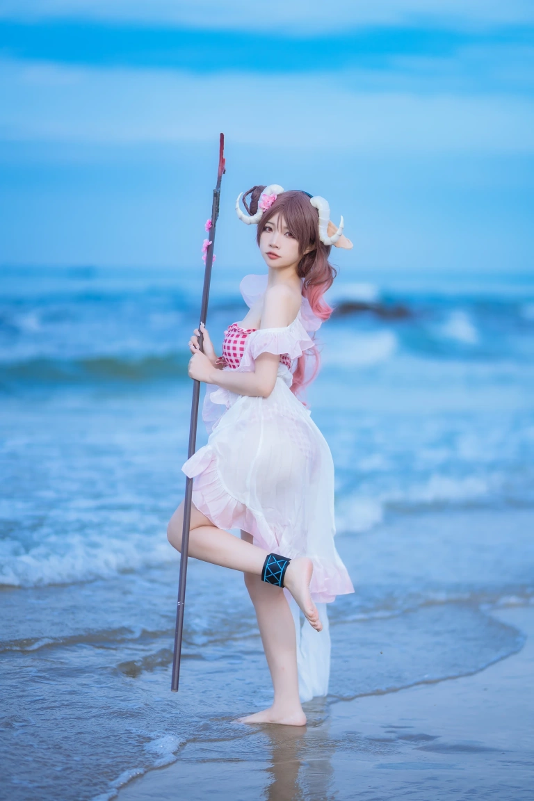 二佐Nisa《泰拉夏日纪事 明日方舟 艾雅法拉泳装》写真图集 34P｜在线预览与图包下载