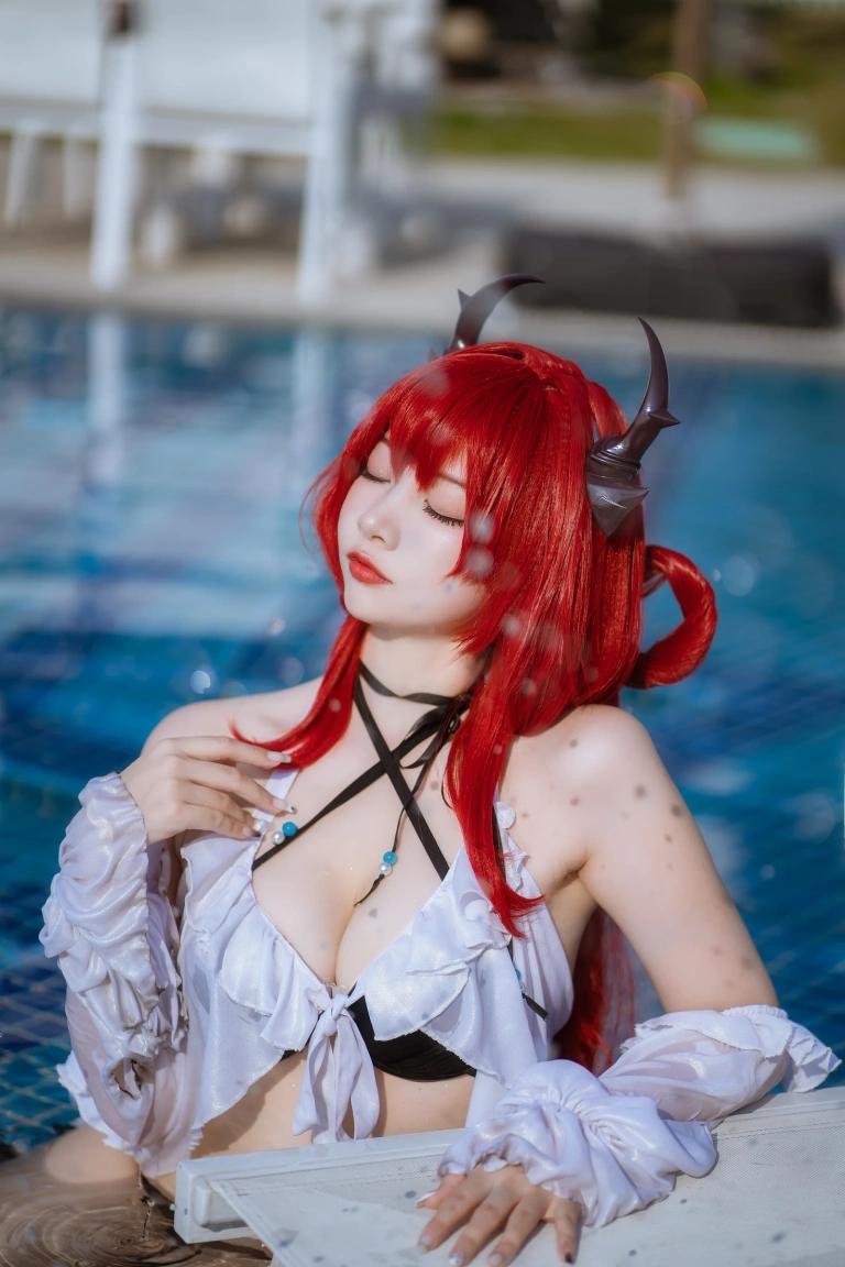 二佐Nisa《泰拉夏日纪事 明日方舟 史尔特尔泳装》写真图集 40P｜在线预览与图包下载
