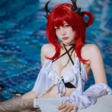 二佐Nisa《泰拉夏日纪事 明日方舟 史尔特尔泳装》写真图集 40P｜在线预览与图包下载