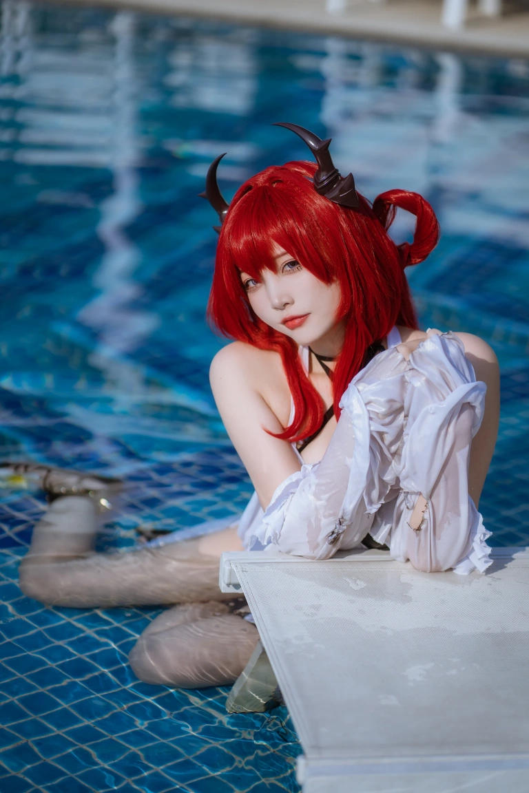 二佐Nisa《泰拉夏日纪事 明日方舟 史尔特尔泳装》写真图集 40P｜在线预览与图包下载