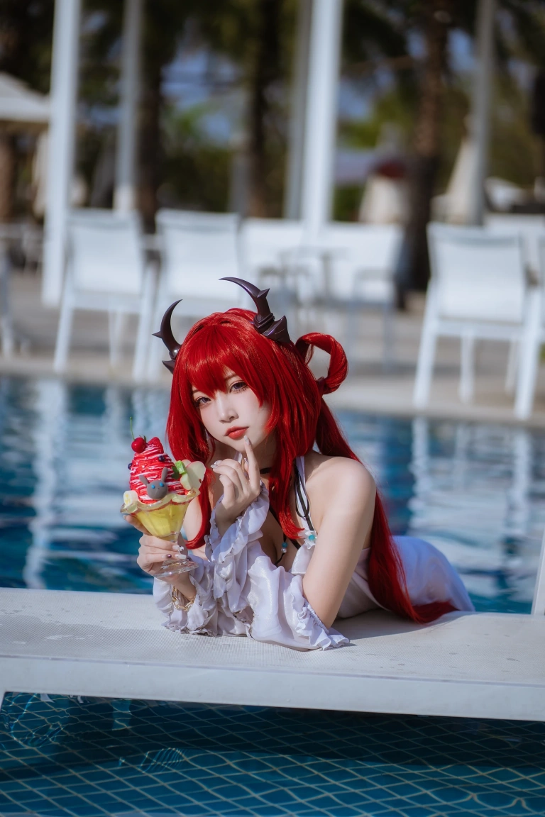 二佐Nisa《泰拉夏日纪事 明日方舟 史尔特尔泳装》写真图集 40P｜在线预览与图包下载