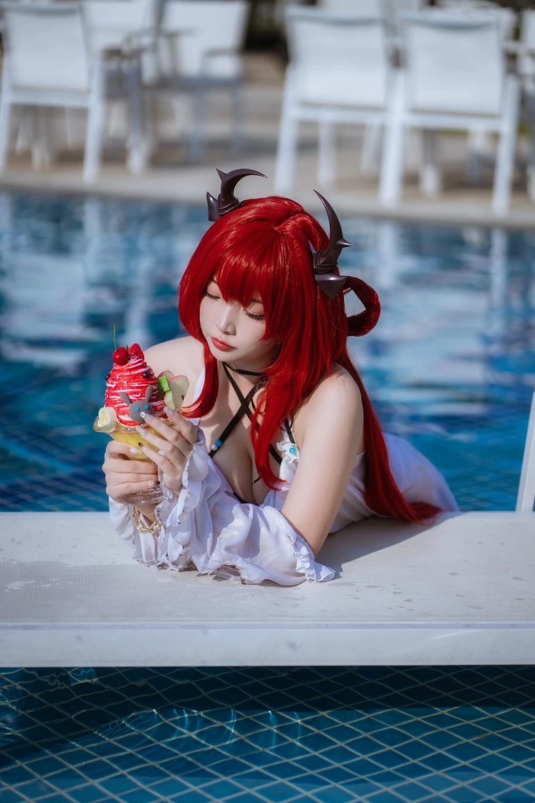 二佐Nisa《泰拉夏日纪事 明日方舟 史尔特尔泳装》写真图集 40P｜在线预览与图包下载