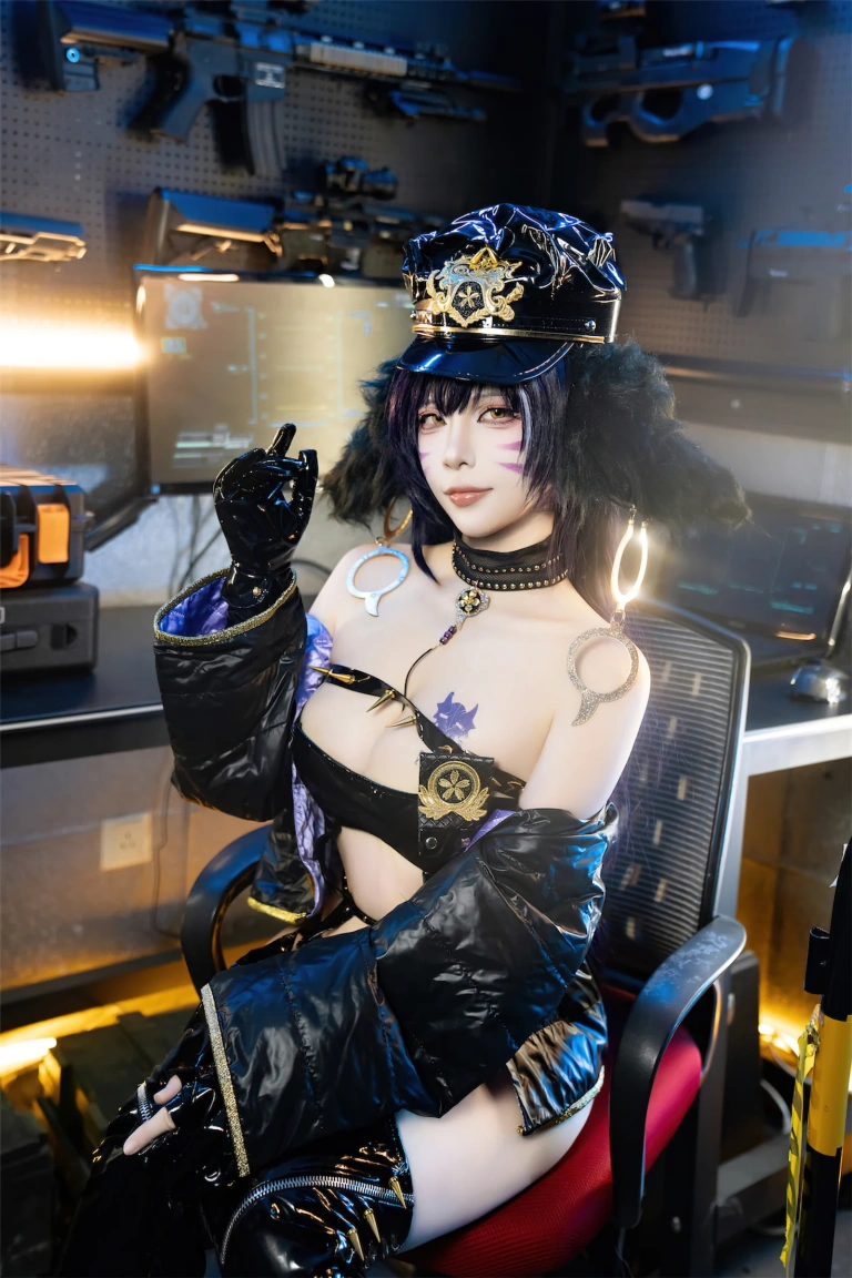 二佐Nisa《碧蓝航线 武藏 女警》写真图集 25P｜在线预览与图包下载