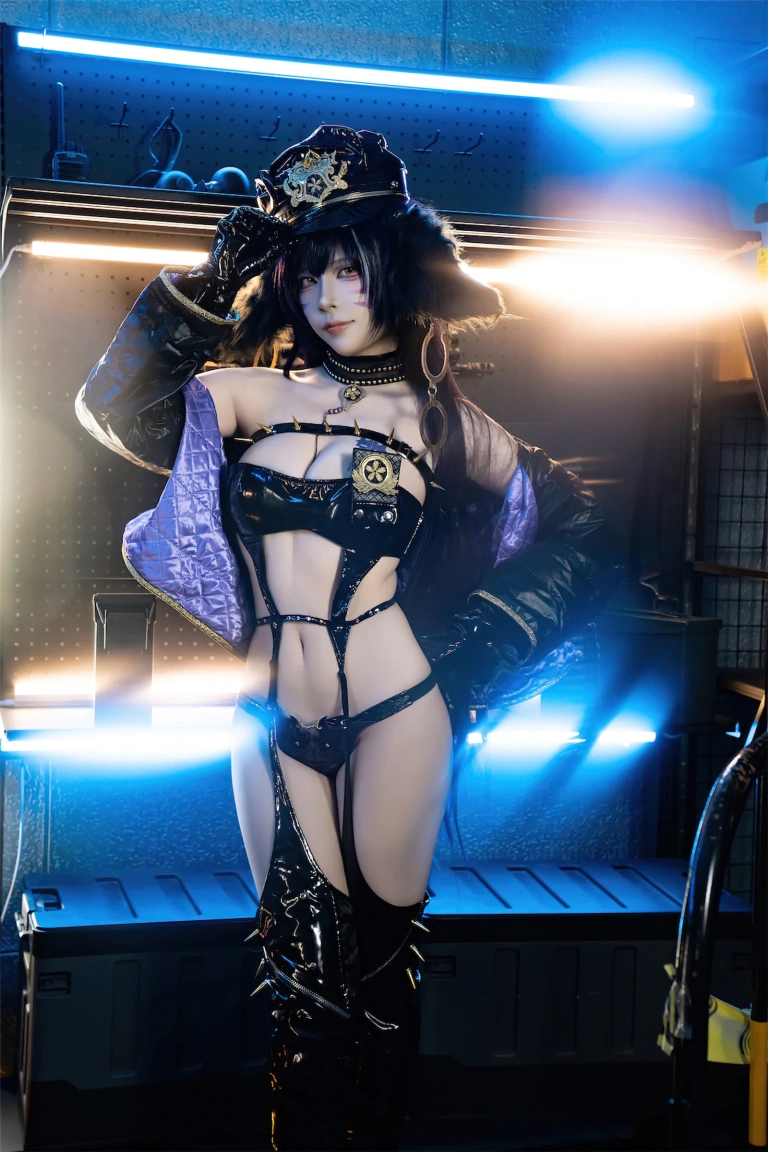 二佐Nisa《碧蓝航线 武藏 女警》写真图集 25P｜在线预览与图包下载