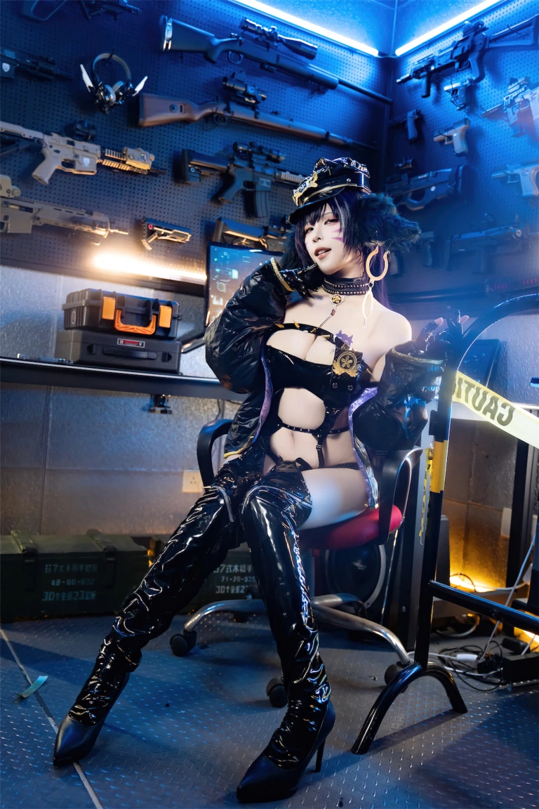 二佐Nisa《碧蓝航线 武藏 女警》写真图集 25P｜在线预览与图包下载
