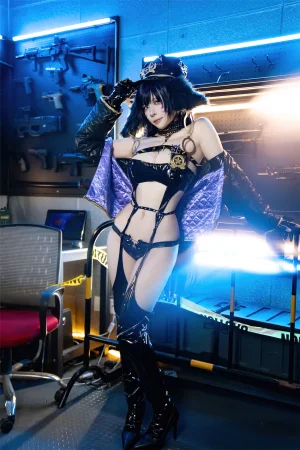 二佐Nisa《碧蓝航线 武藏 女警》写真图集 25P｜在线预览与图包下载