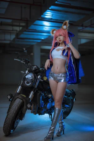 二佐Nisa《FGO 玉藻前赛车服》写真图集 30P｜在线预览与图包下载
