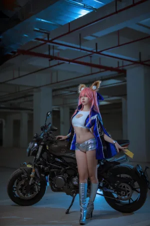 二佐Nisa《FGO 玉藻前赛车服》写真图集 30P｜在线预览与图包下载