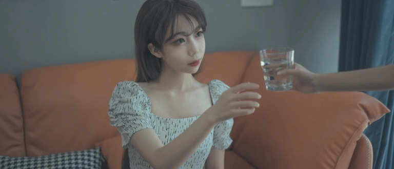 杏仁曲奇《我的表姐》写真图集 102P｜在线预览与图包下载