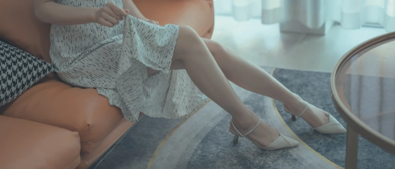 杏仁曲奇《我的表姐》写真图集 102P｜在线预览与图包下载