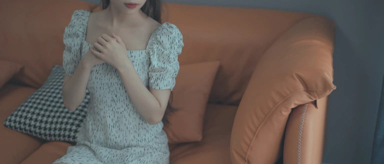 杏仁曲奇《我的表姐》写真图集 102P｜在线预览与图包下载