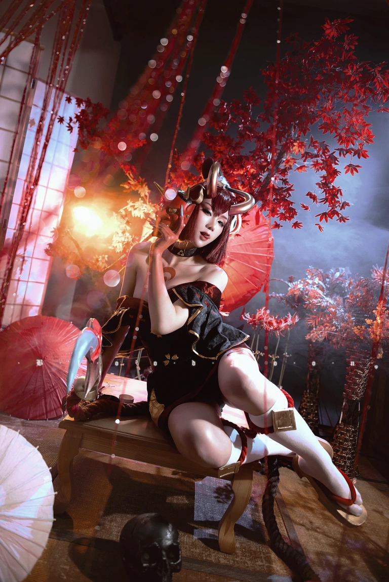 瓦斯塔亚小龙虾《猩红之月伊芙琳》写真图集 12P｜在线预览与图包下载